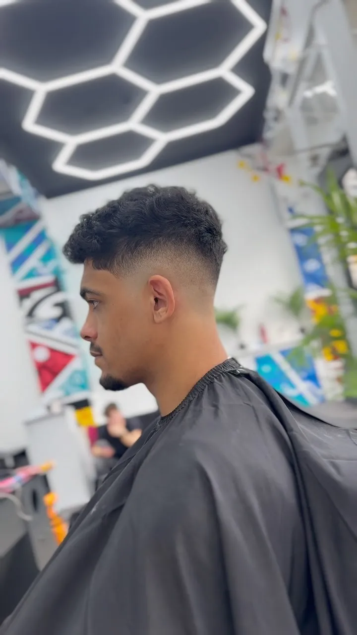 Skin fade seen from the side by the product shelves