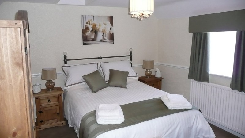 The King room, light and quiet above the inn