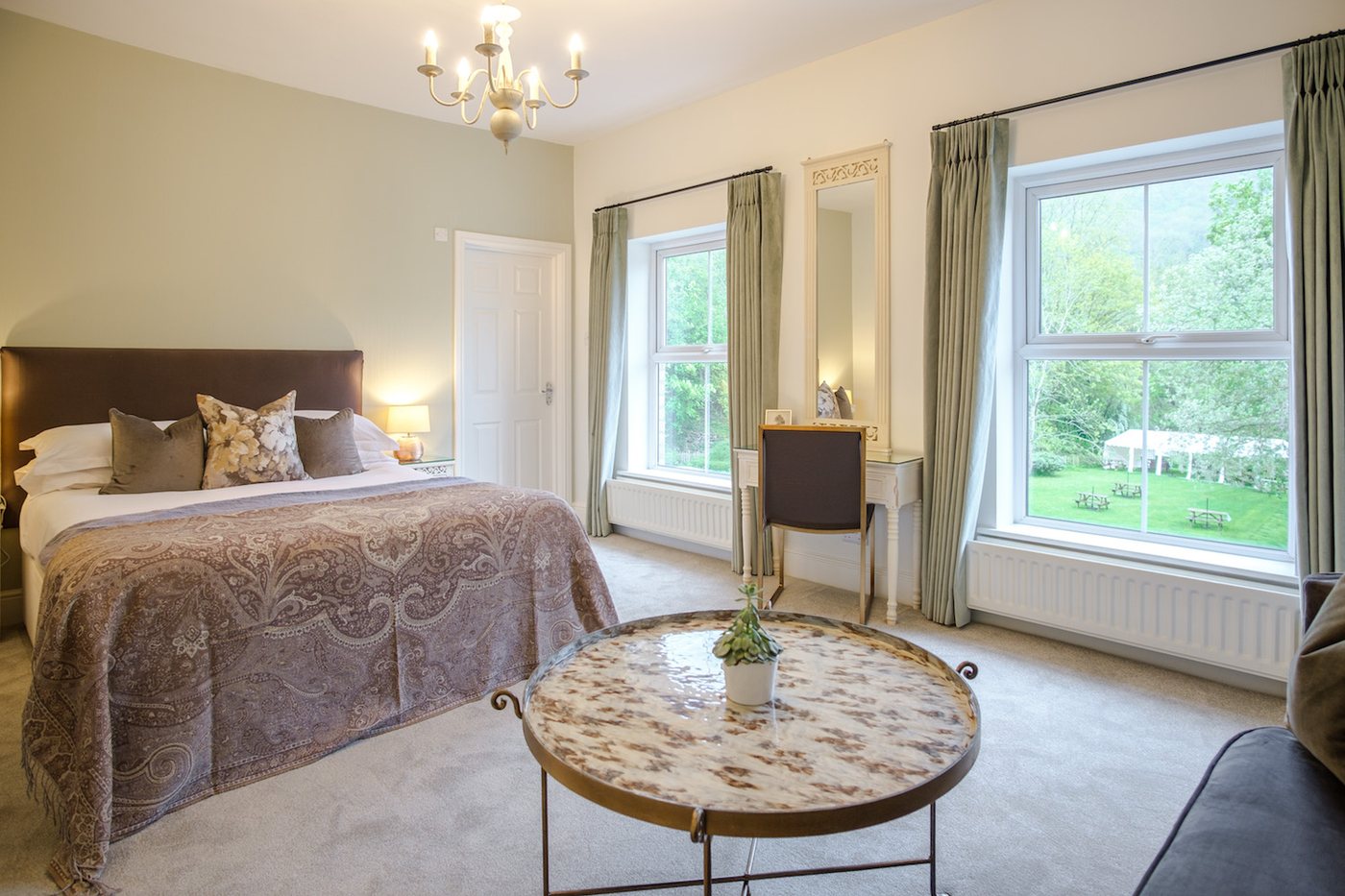 Superior room seating area