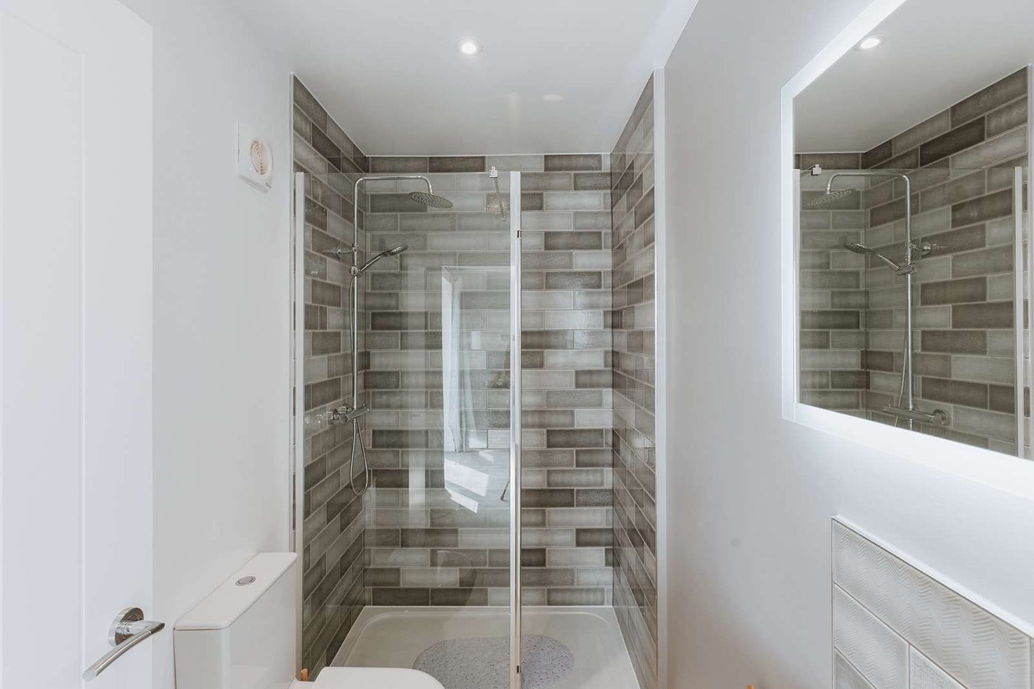 The Bridge Room ensuite