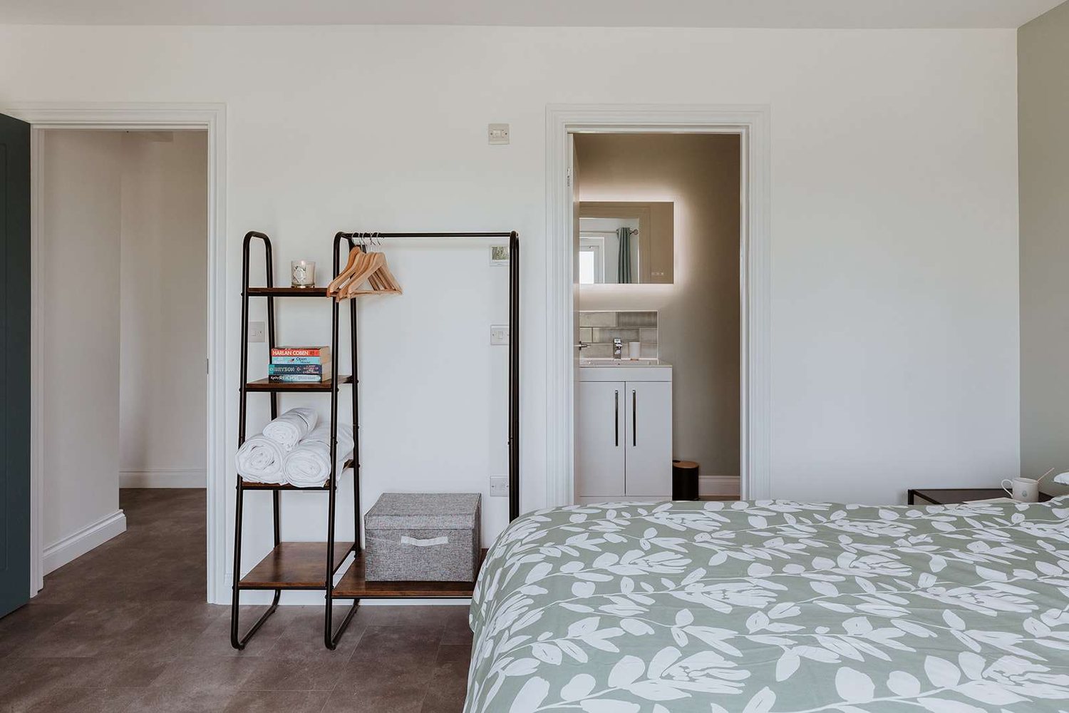 The Gorge Room ensuite